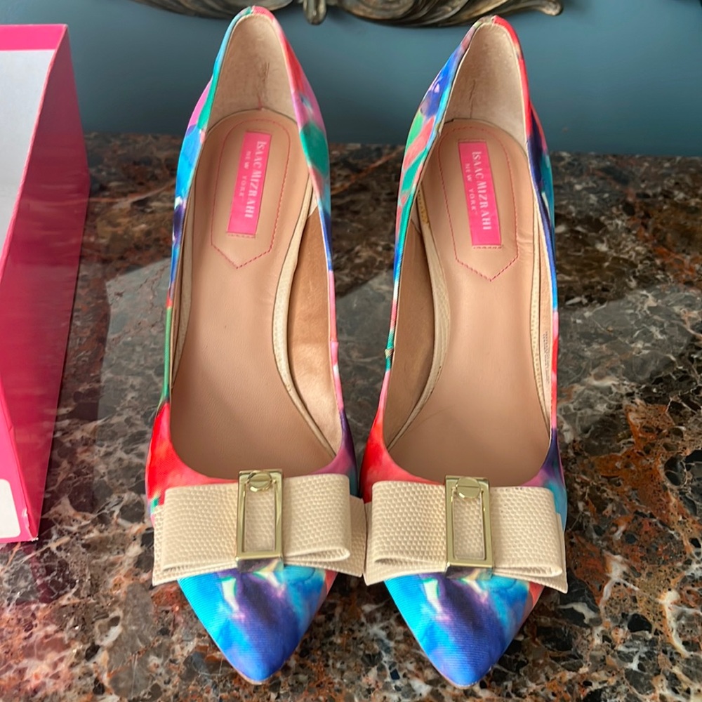 Size 8.5 Barely worn. Issac Mizrahi Lillie2.